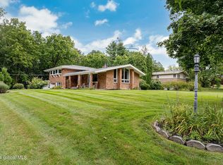 26 Campus View Dr, Loudonville, NY 12211