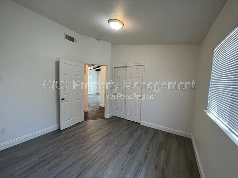 2119 E Griffith Way — Photo 10