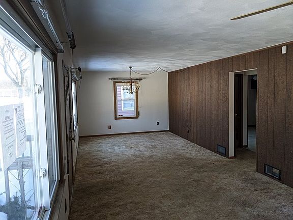 3rd image of 1824 W Pearl Ave
