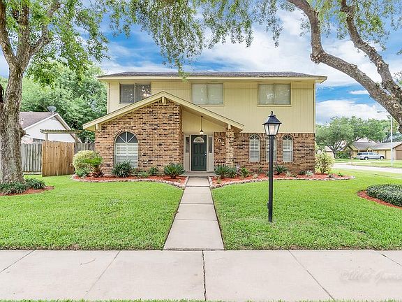 2nd image of 702 Park Bud Ln