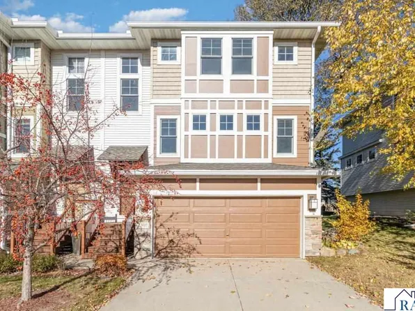 1907 Red Maple Ln, Northfield, MN 55057