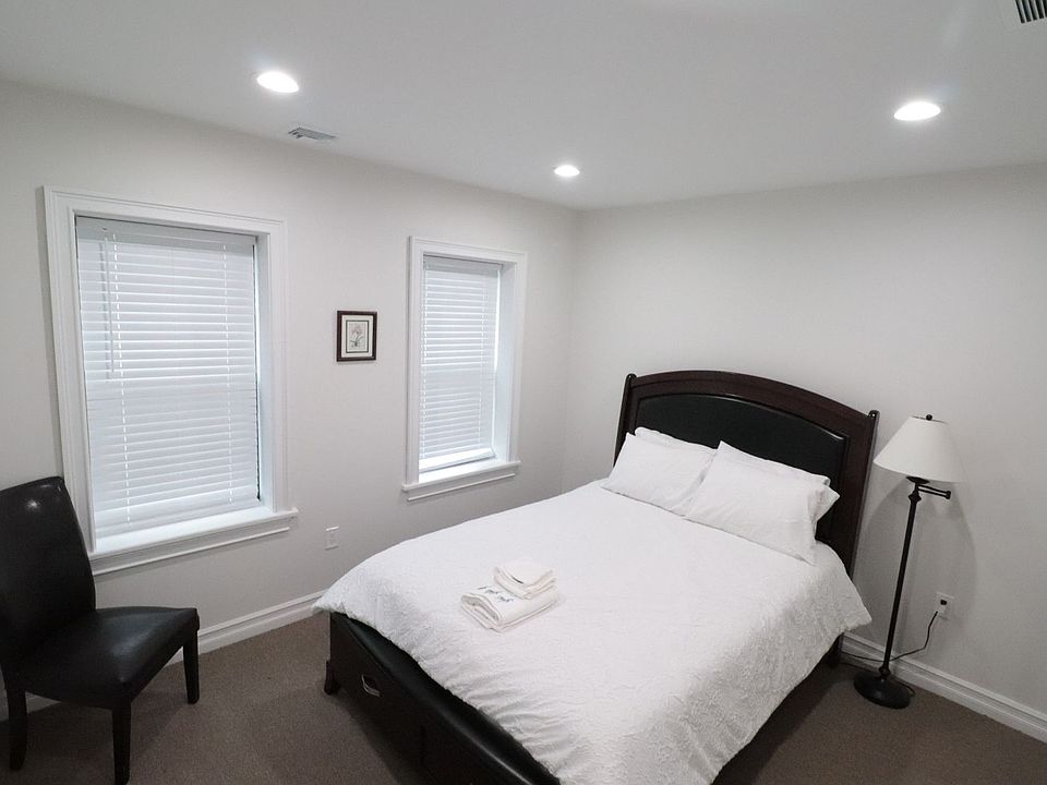 1st image of 411-413 Franklin Ave #1S