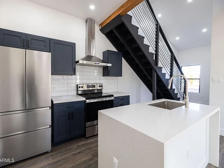 326 N 17th Dr — Photo 128