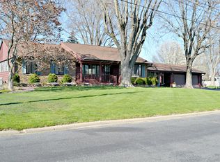 5825 W Fairview Rd, Peoria, IL 61607