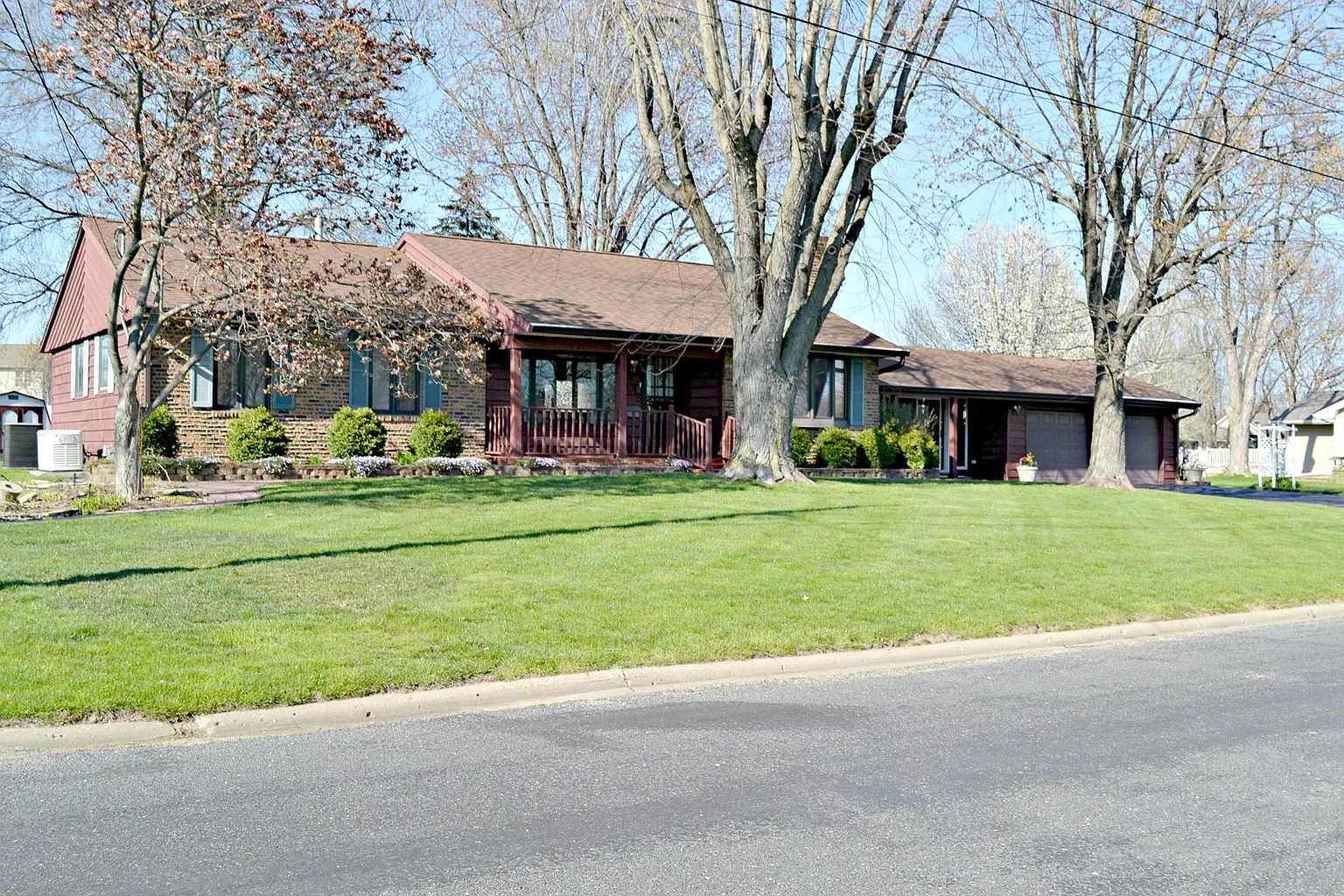 5825 W Fairview Rd photo 1