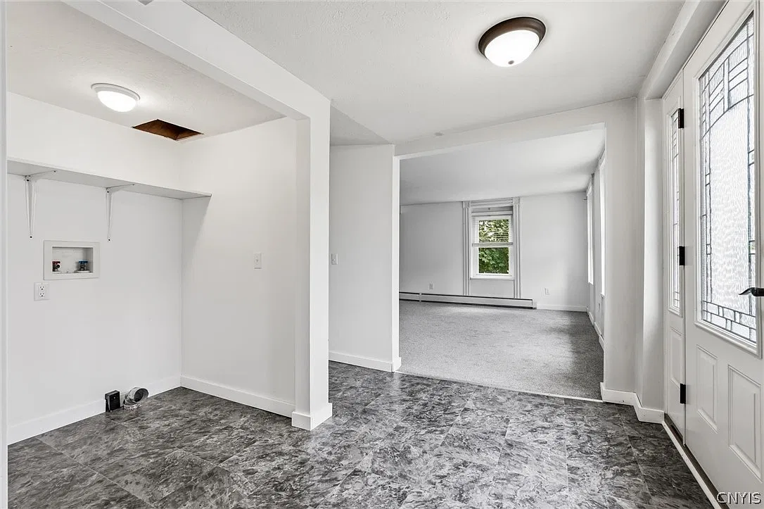 4 bed, 2.5 bath, 3366 sqft, $2,200 — Photo 4