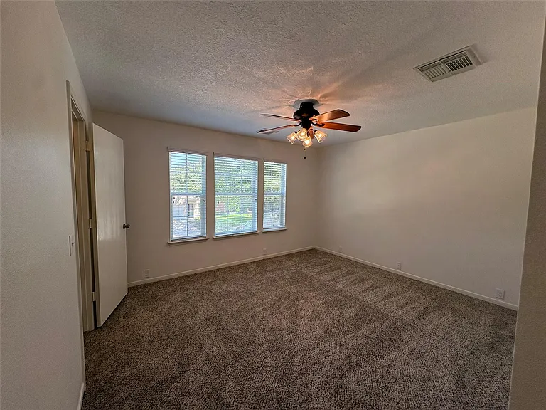 17511 Hoover Gardens Dr — Photo 9