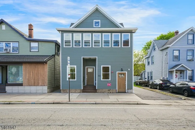 1 bed, 1.0 bath, $1,800 — Photo 2