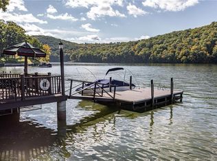 9 Boulder Rdg W, Danbury, CT 06811