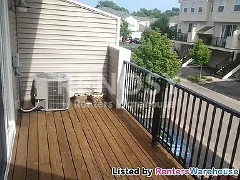 7528 Parkridge Ln — Photo 2