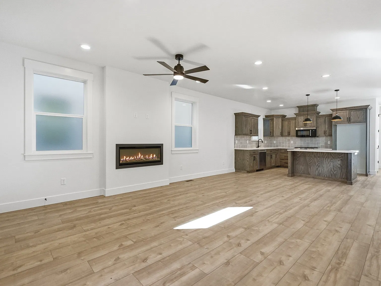 4 bed, 4.5 bath, 1945 sqft, $3,500 — Photo 4
