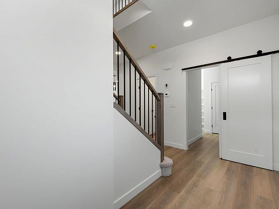 3rd image of 30 Elsinore Pl NW