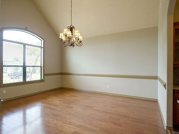 4th image of 2413 Newark Cir