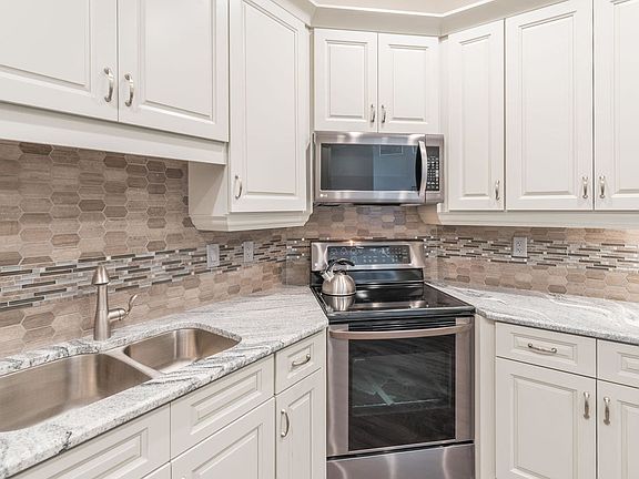 4th image of 520 Siena Ct