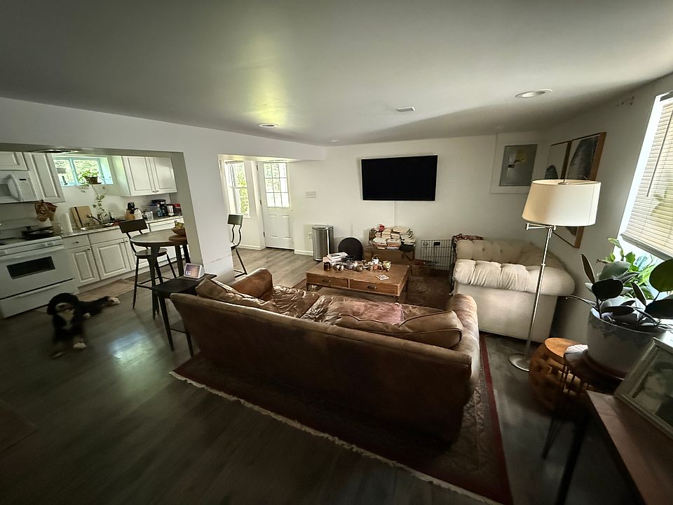 1st image of 10 Birch Ct #1