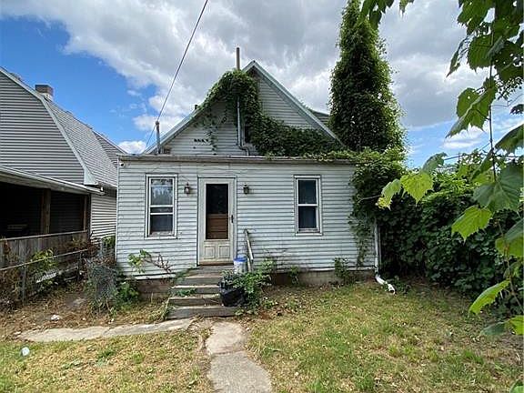 4th image of 126 Worthington St