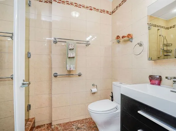 2113 Kings Highway image 16 of 23