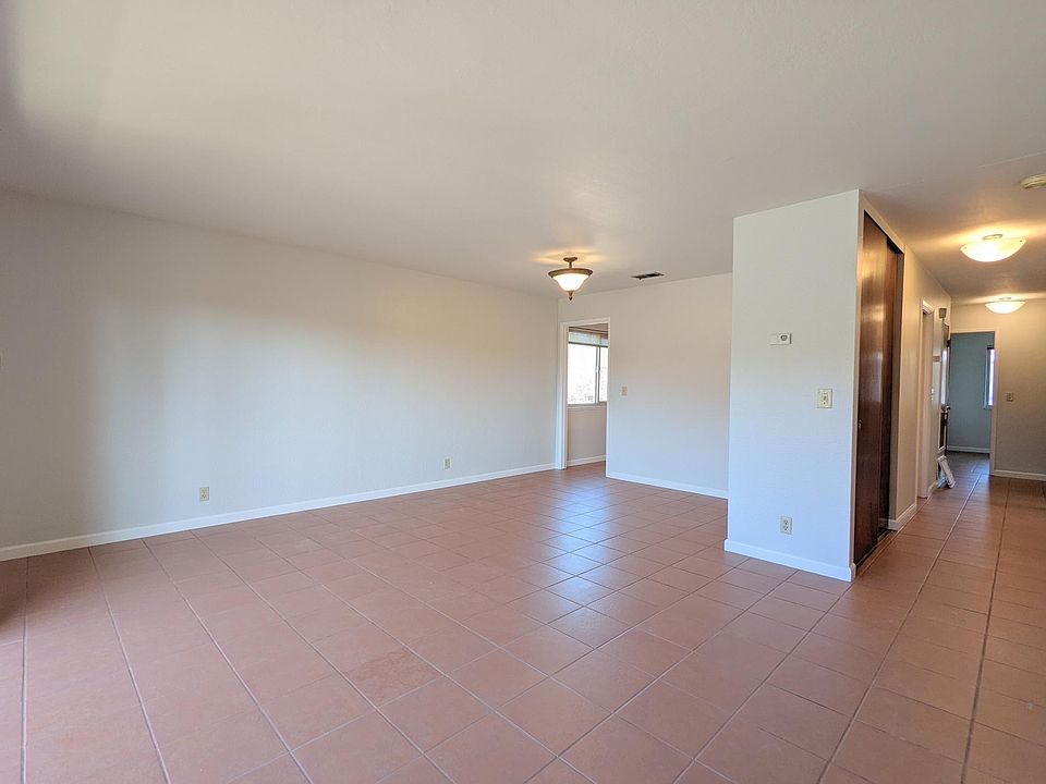 1st image of 5321 Sonoma Dr #4