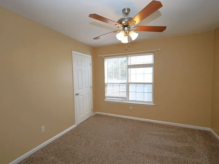 3911 Nicole Ln — Photo 10