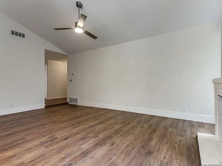 8214 Banbury Dr — Photo 3