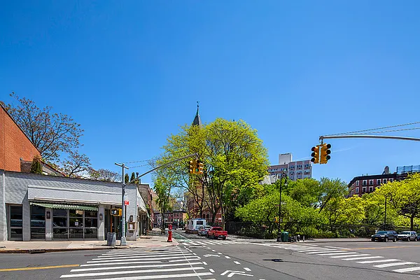 Rented by Compass | media 10