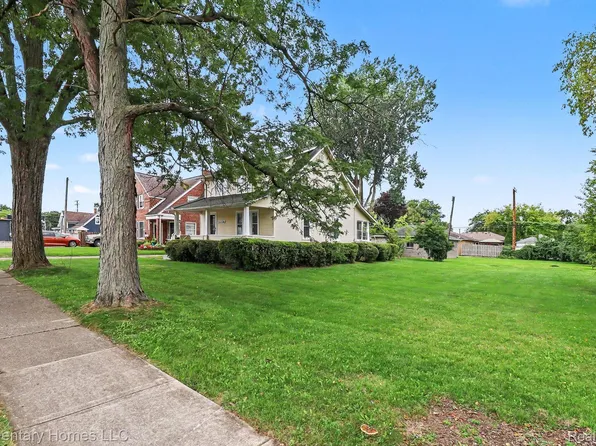 22326-2 Statler St, Saint Clair Shores, MI 48081