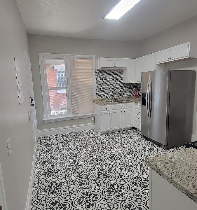 1st image of 995 S Lincoln St APT 2