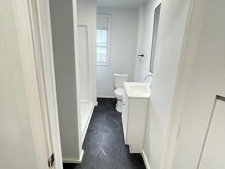 503 E State St — Photo 5