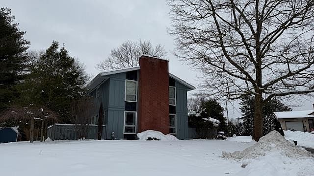 1st image of 61 Grandview Ave