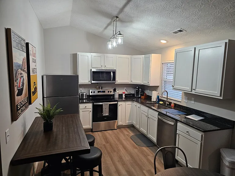812 Pierson Rd — Photo 5