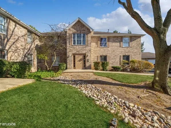 1930 Matthew Ct Unit B, Elgin, IL 60123