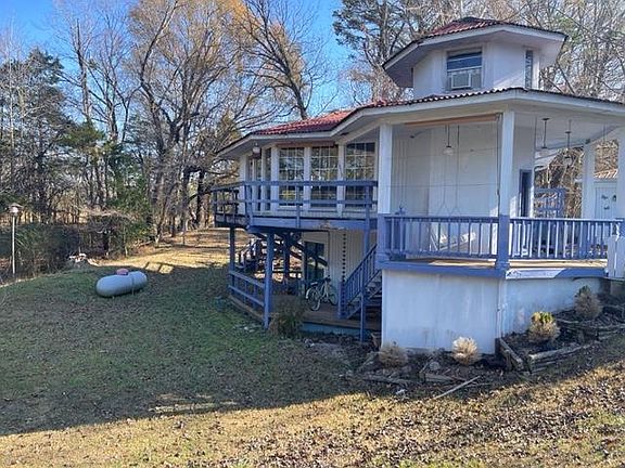 3rd image of 435 Golf Dr