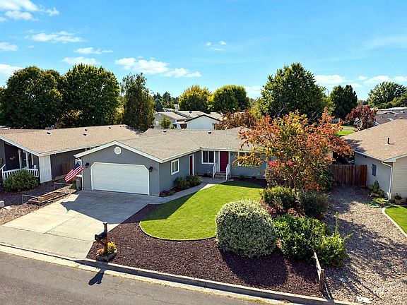 2nd image of 830 Tamarack Dr