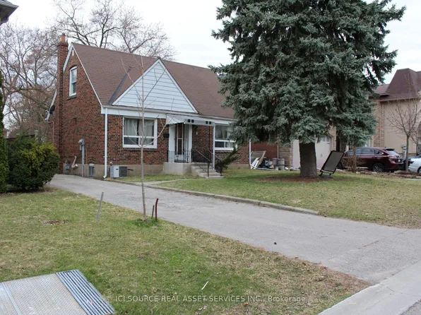8 Talbot Rd, Toronto, ON M2N 2S9