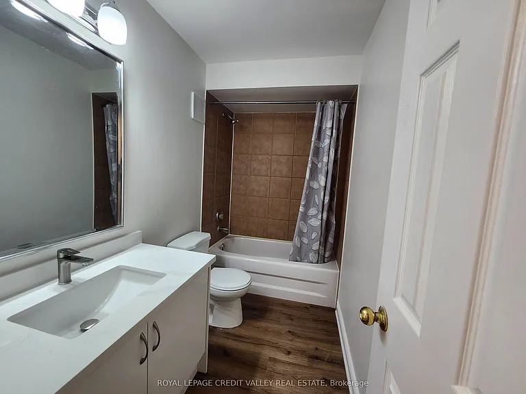 800 Dundas St W #39 — Photo 20
