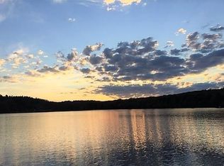 15 Carrier Ln, Sutton, MA 01590