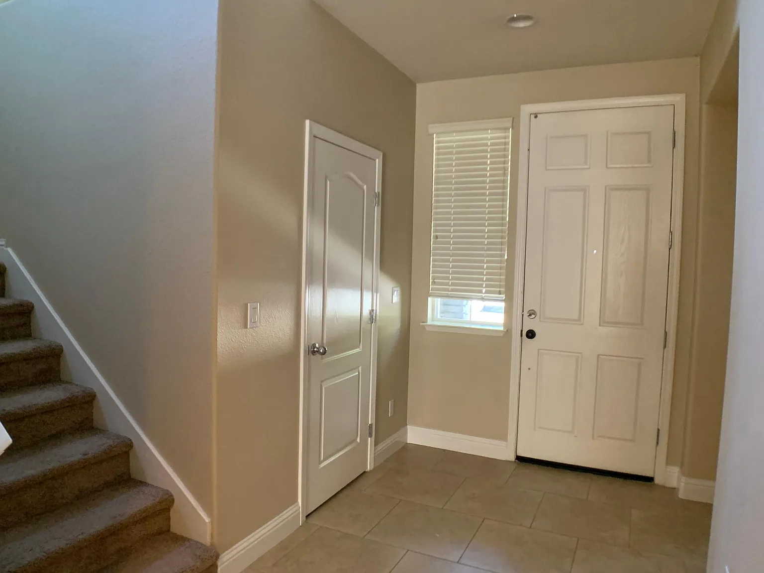 3 bed, 2.5 bath, 1932 sqft, $3,180 — Photo 2