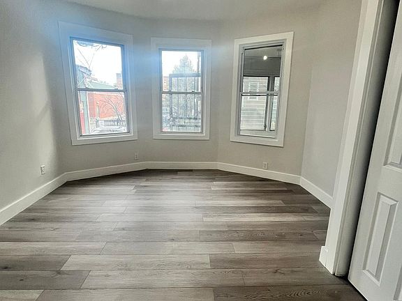 4th image of 174 Myrtle Ave #3