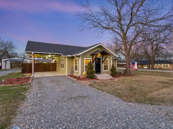 110 E Houston St, Leonard, TX 75452
