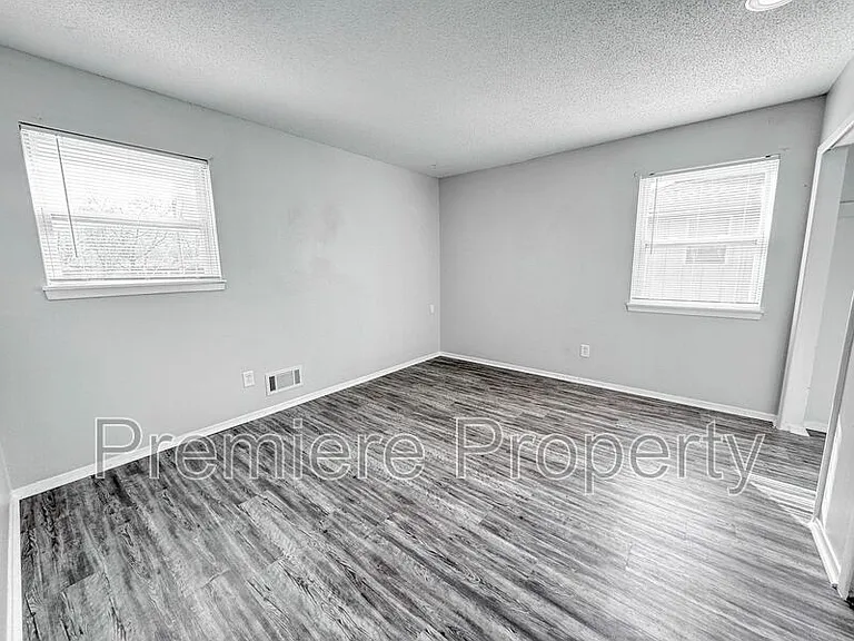 219 N Oak Dr #A — Photo 8