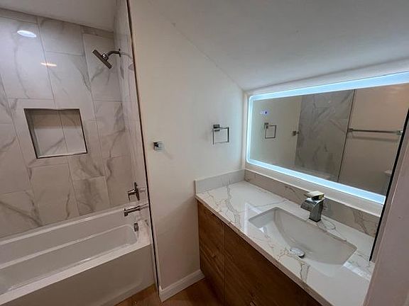 5th image of 430 Emilia Pl