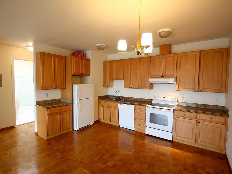 1st image of 650 Lake St APT 9