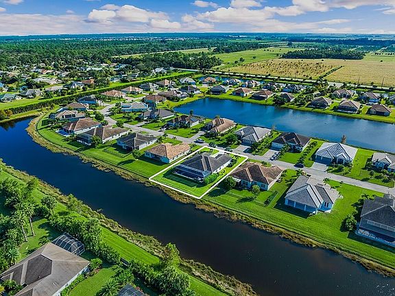 5th image of 4769 Four Lakes Circle SW