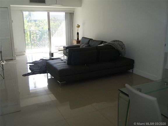 3rd image of 1625 SE 10th Ave APT 307