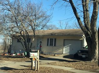 2307 Cardinal Ln, Saint Joseph, MO 64503