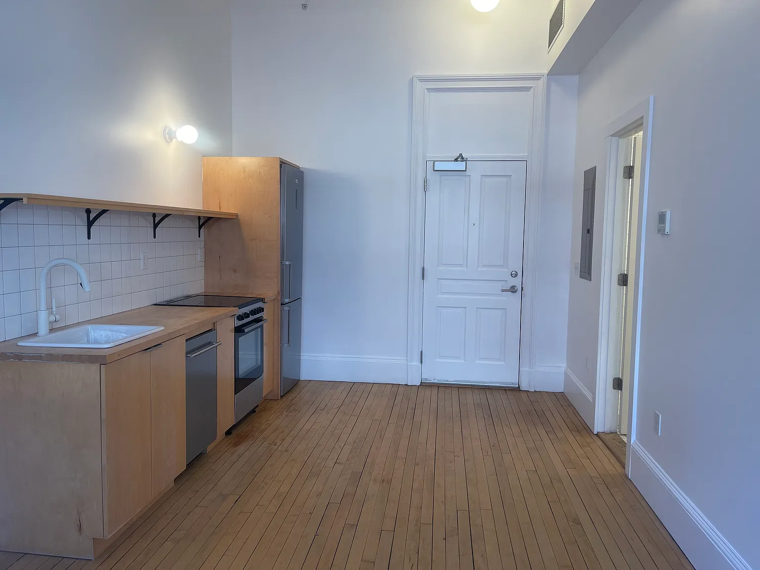 Studio, 400 sqft, $1,750 — Photo 2
