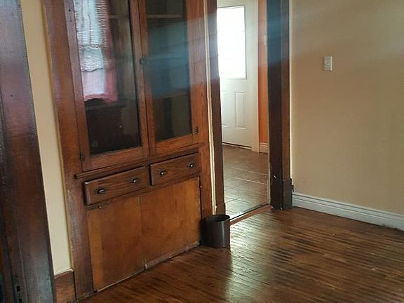 3rd image of 1116 Hillary Sq