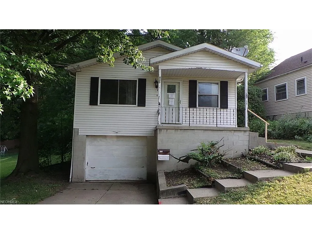 535 Upton Ave photo 1