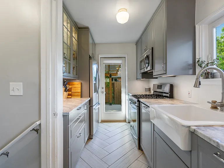 3947 Haddon Rd — Photo 13