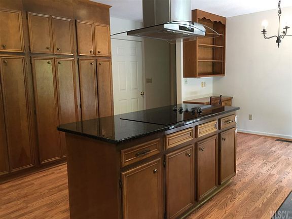 5th image of 1002 Charlesmont Ct